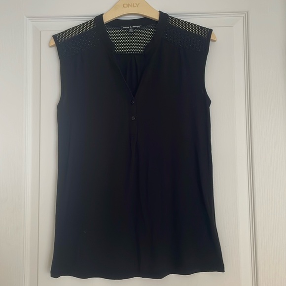Cable & Gauge sleeveless top - Picture 1 of 6
